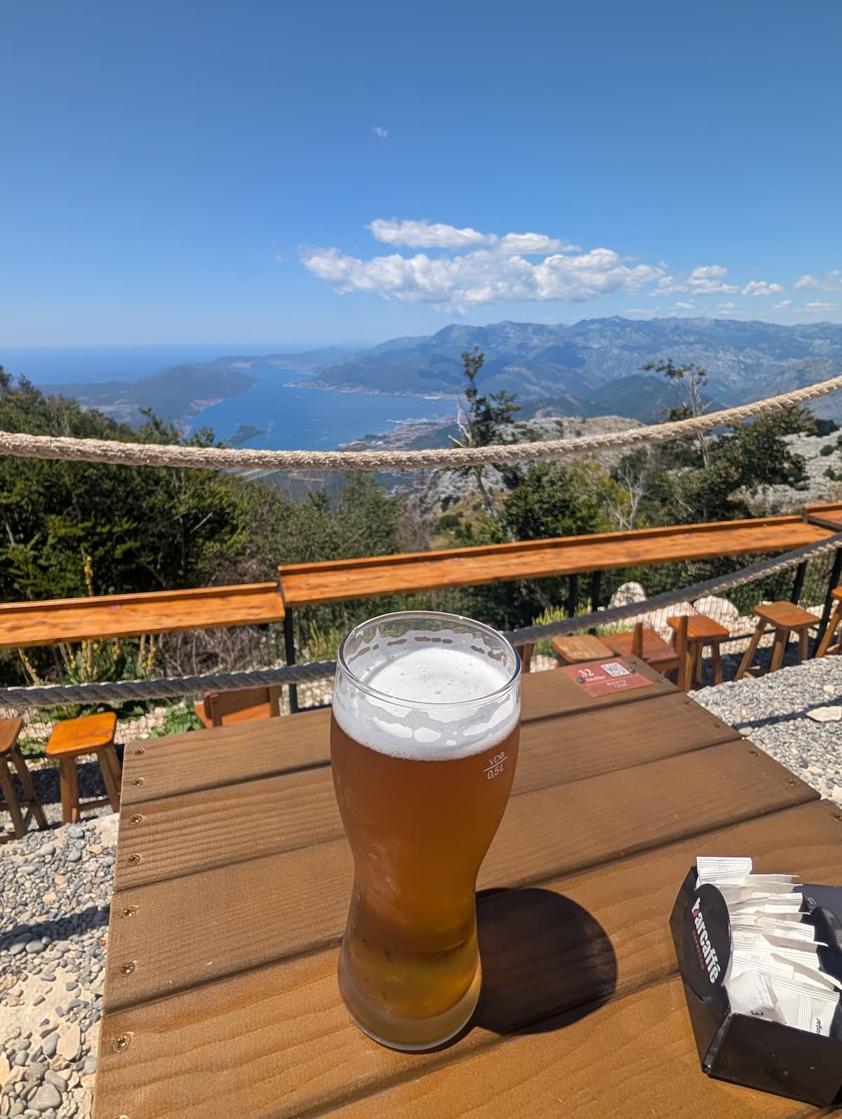 Sky Bar i widok z Lovćen na Kotor
